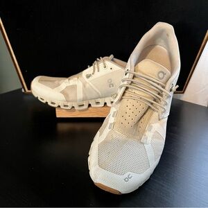 Excellent condition On Running Cloud5 sneakers - off white
